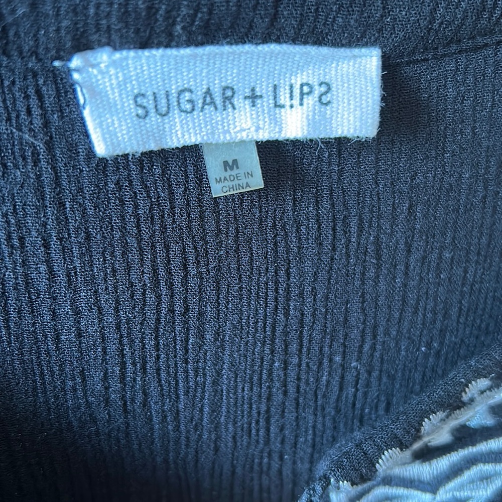 Sugar Lips embroidered top. - Picture 2 of 4